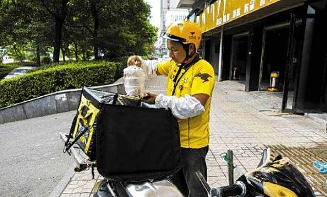 年轻人下班送外卖:送餐像寻宝游戏